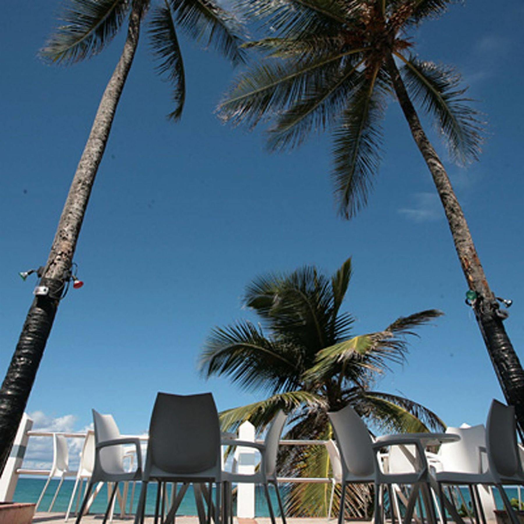 The Tryst Beachfront Hotel San Juan Restoran gambar